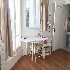  Appartamento Located Flat In Saint-germain-des-prés Francia